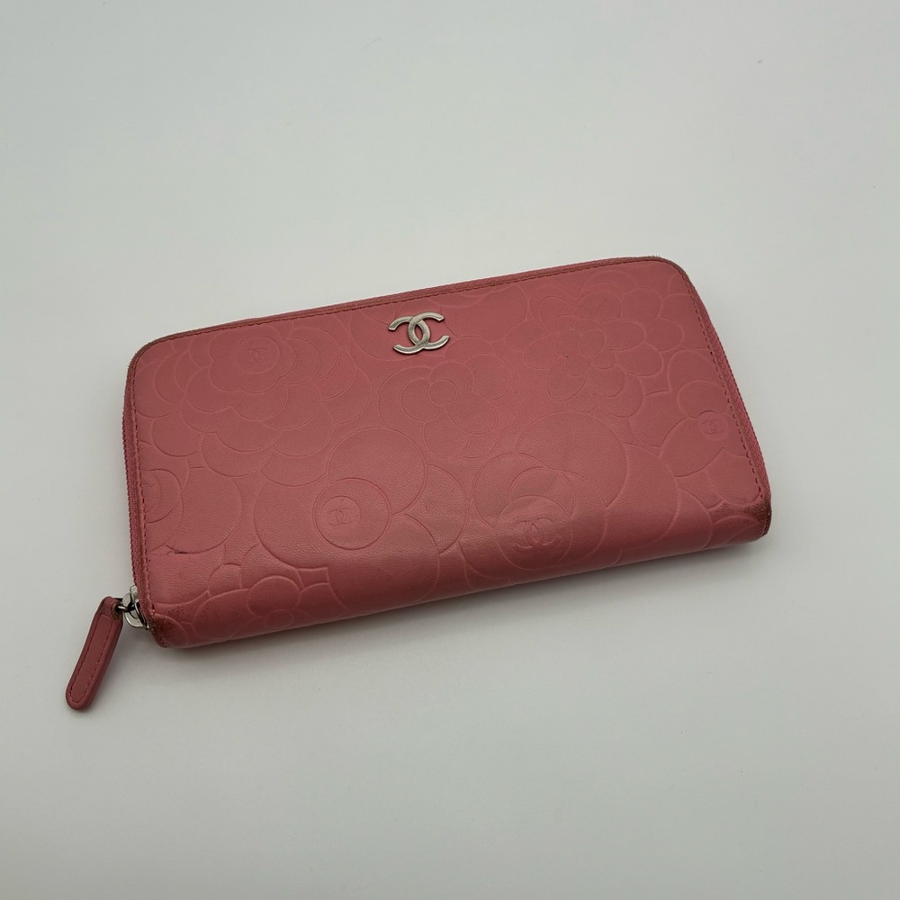 CHANEL PINK CC CAMELLIA FLOWER LAMBSKIN ZIPPY WALLET - Picture 8 of 16